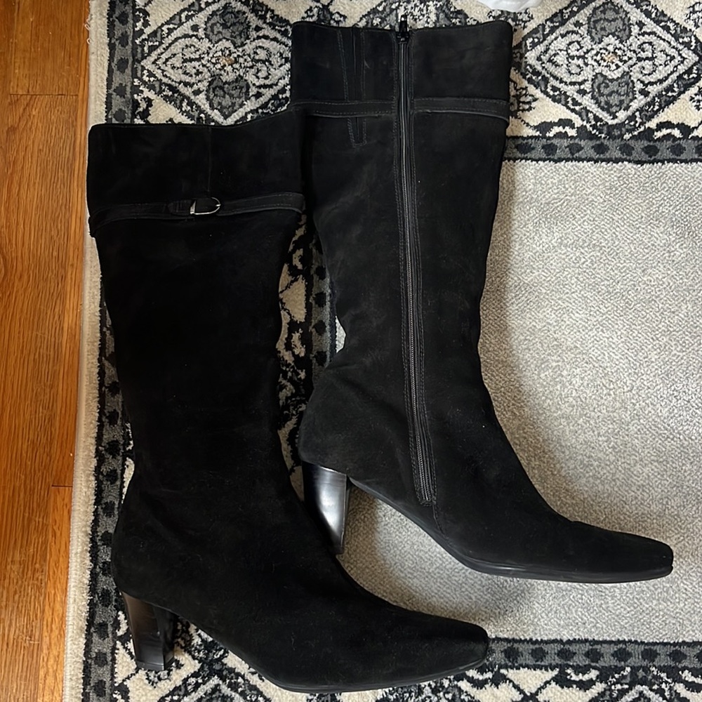 La Canadienne suede kitten heel boots